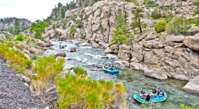 family_friendly_class_iii_iv_rafting_arkansas_river